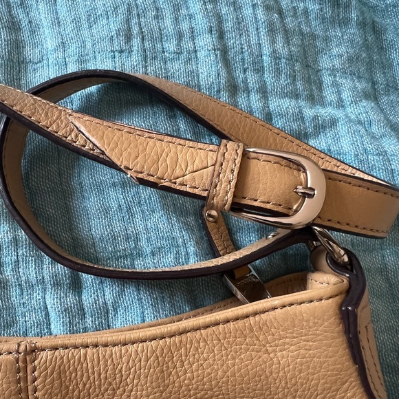 Tignanello Leather Butter Cream Shoulder Bag with Silver hardware - Picture 4 of 5